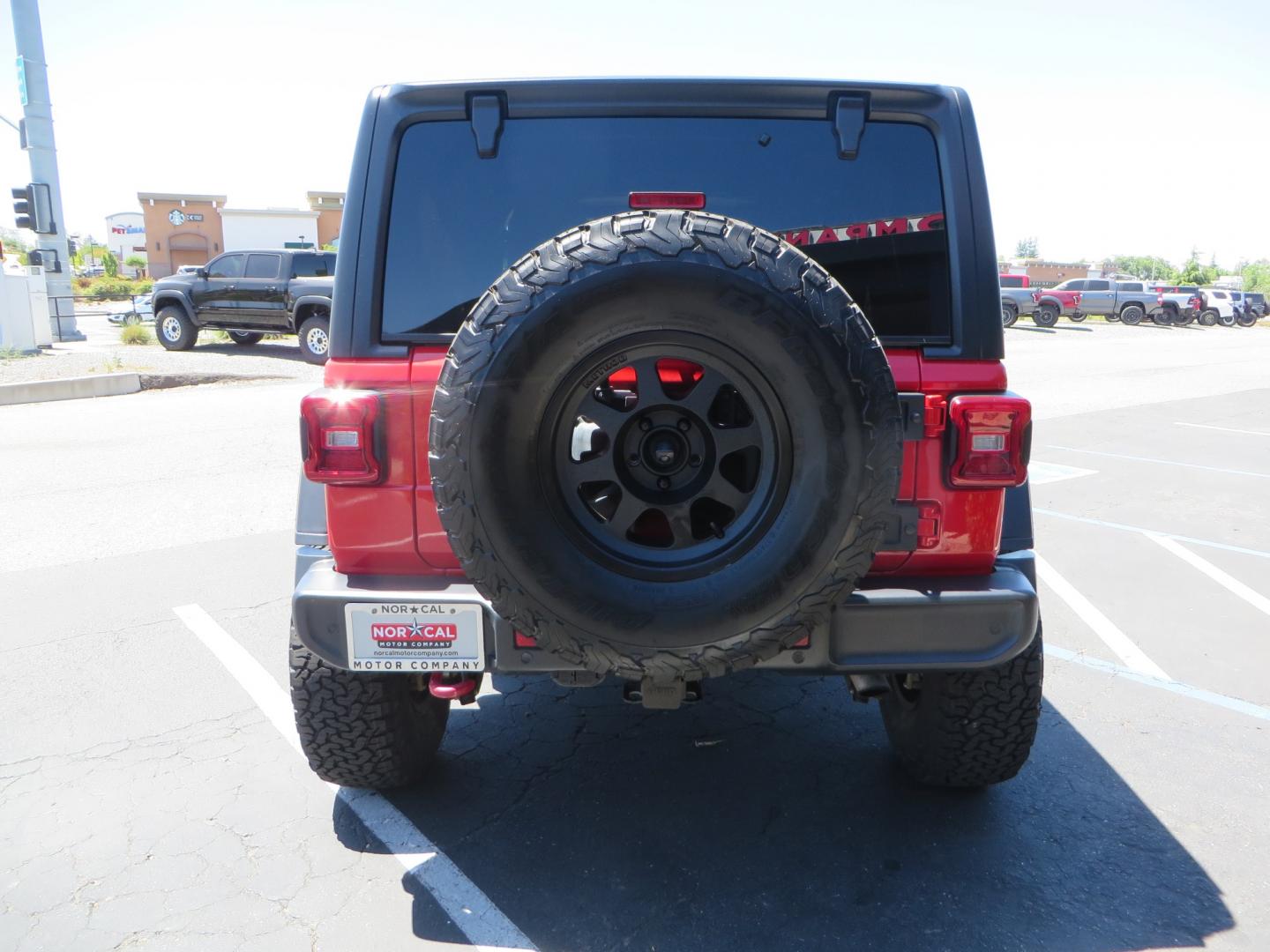 2019 Red /Black Jeep Wrangler Unlimited Rubicon (1C4HJXFN7KW) with an 2.0L L4 DOHC 16V TURBO engine, automatic transmission, located at 2630 Grass Valley Highway, Auburn, CA, 95603, (530) 508-5100, 38.937893, -121.095482 - Rubicon JL ready for all of your offroad adventures. This Jeep is sitting on a Rubicon Express lift kit, RE 2.5 Extreme series shocks, 17" Method bead grip wheels, 37" BFG KO2 tires, EVO front bumper, Warn winch, Road Armor rock slliders, and a HD Jeep spare tire carrier. - Photo#5